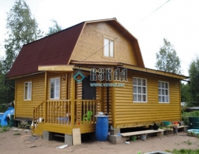 Мансардный дом из бруса с верандой и крыльцом